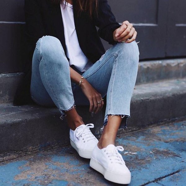 Кроссовок на девушках