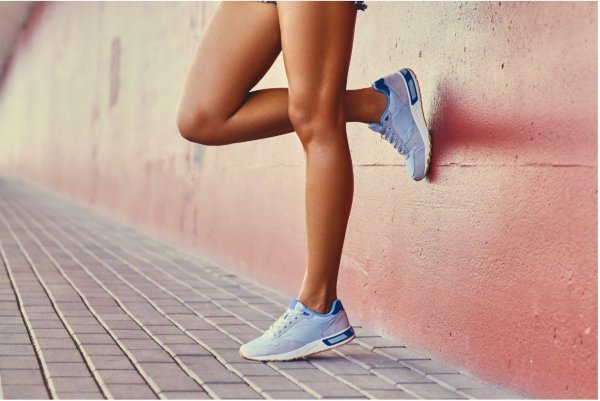 Кроссовок на девушках