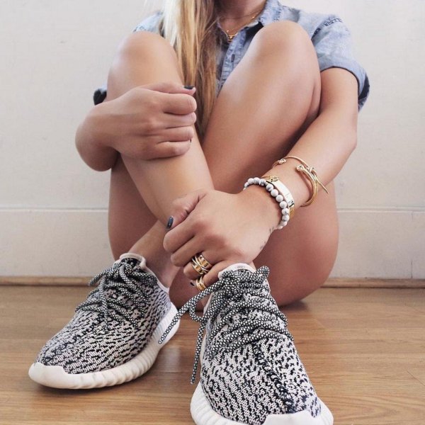 Кроссовок на девушках