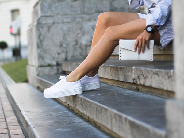 Кроссовок на девушках