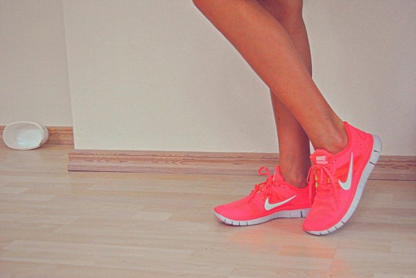 Кроссовок на девушках