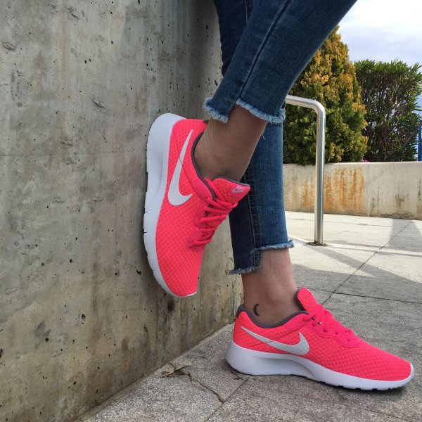 Кроссовок на девушках