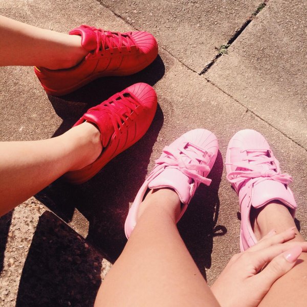Кроссовок на девушках