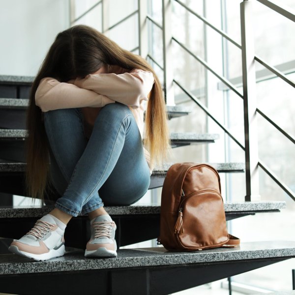 Девушка на лестнице