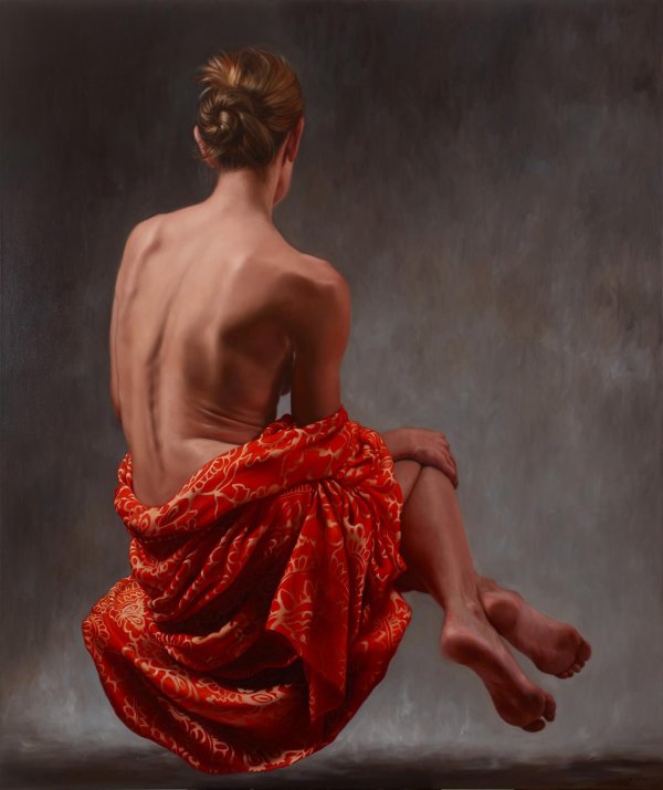 Девушка сидящая спиной