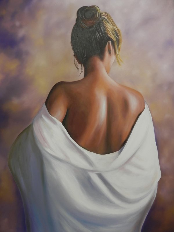 Девушка сидящая спиной