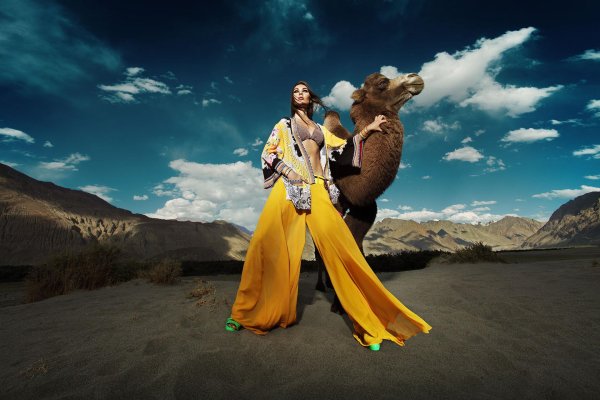 Девушка и пустыня