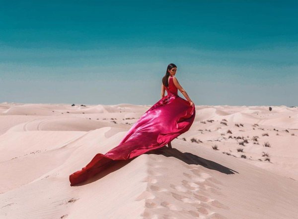 Девушка и пустыня