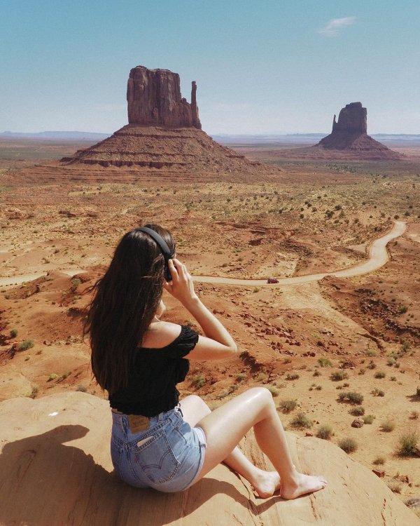 Девушка и пустыня