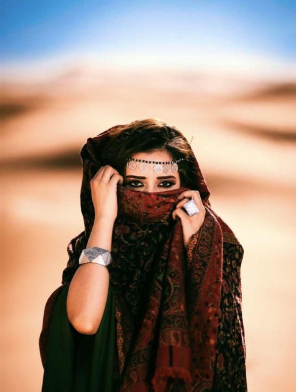 Девушка и пустыня