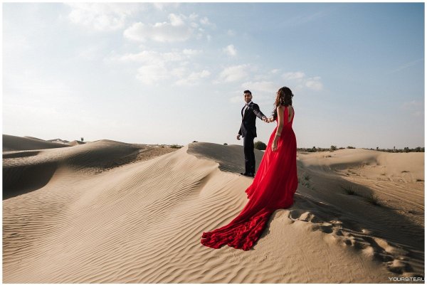 Девушка и пустыня