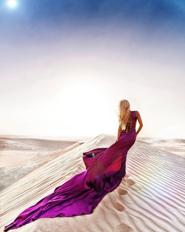 Девушка и пустыня