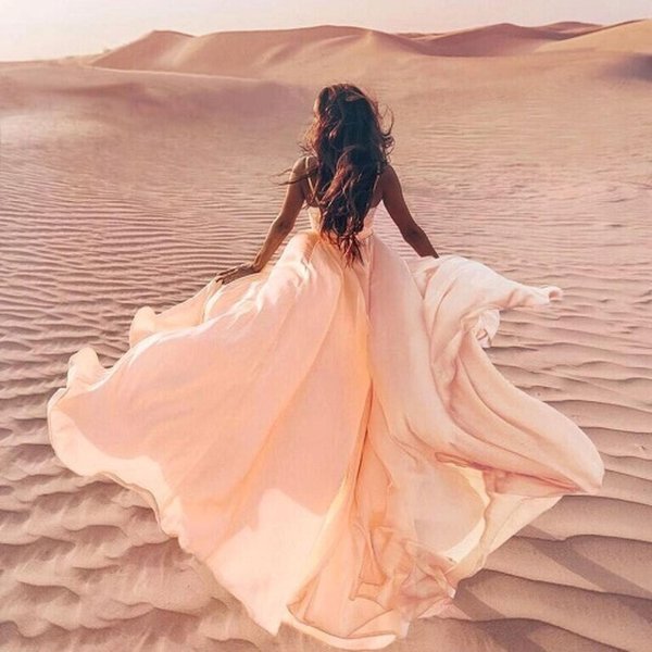 Девушка и пустыня