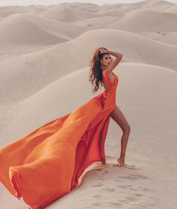 Девушка и пустыня