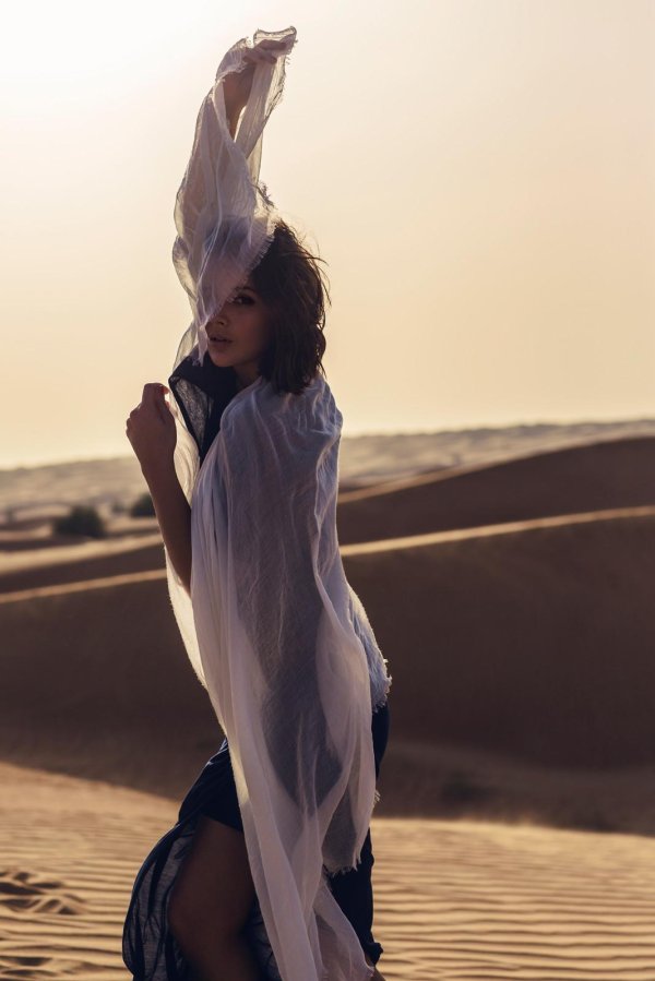 Девушка и пустыня