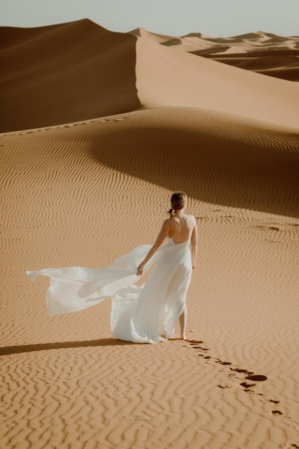 Девушка и пустыня