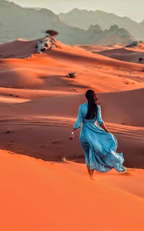 Девушка и пустыня