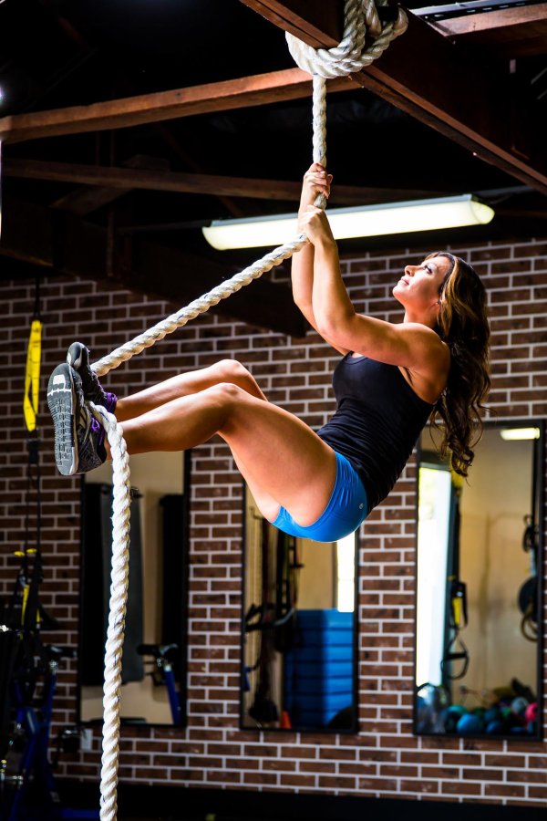 Девушка на канате