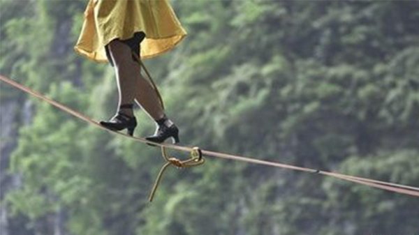 Девушка на канате