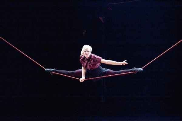 Девушка на канате