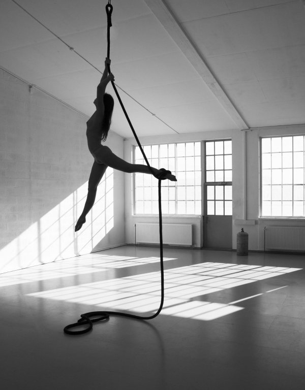 Девушка на канате