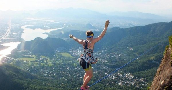 Девушка на канате