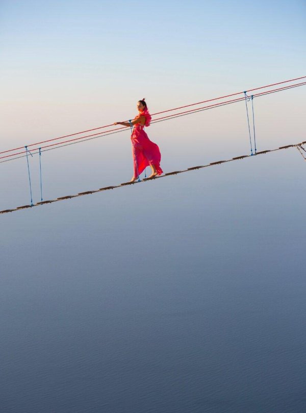Девушка на канате