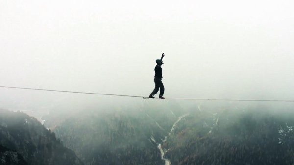 Девушка на канате