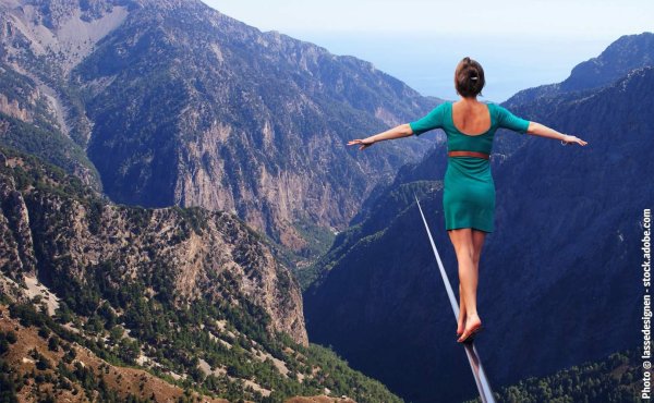 Девушка на канате