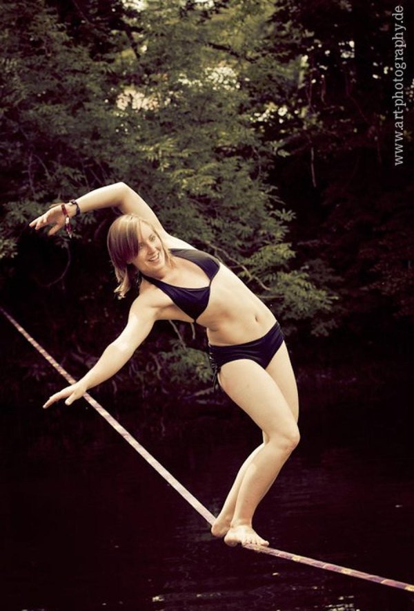 Девушка на канате