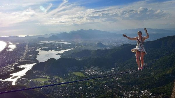 Девушка на канате