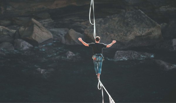Девушка на канате