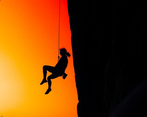 Девушка на канате