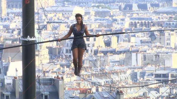 Девушка на канате