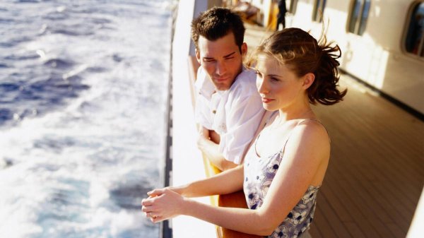 Девушка на корабле