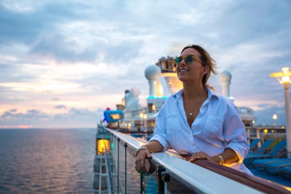 Девушка на корабле