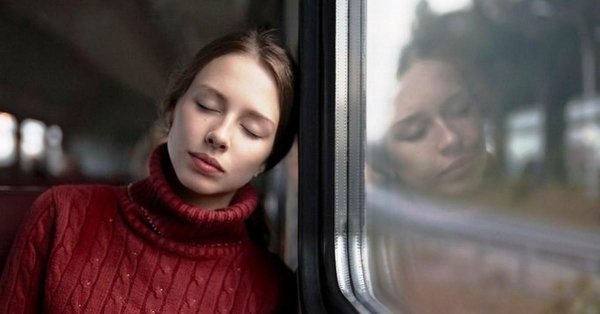 Девушка и автобус