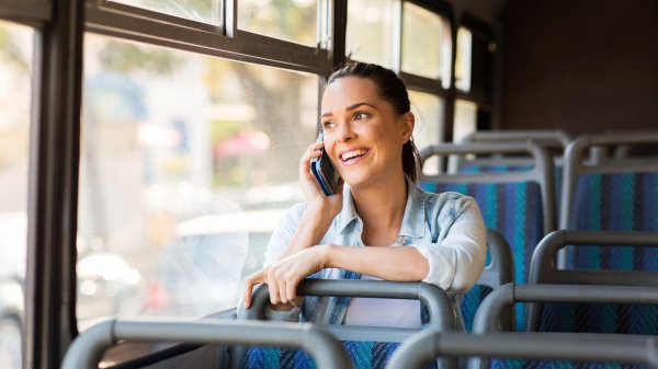 Девушка и автобус