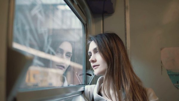 Девушка и автобус