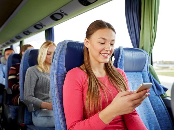 Девушка и автобус