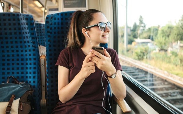 Девушка и автобус