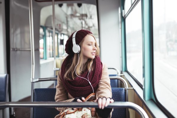 Девушка и автобус