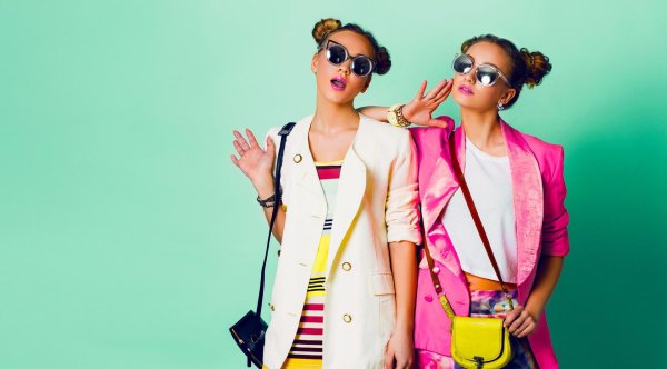 Девушка и одежда одежды