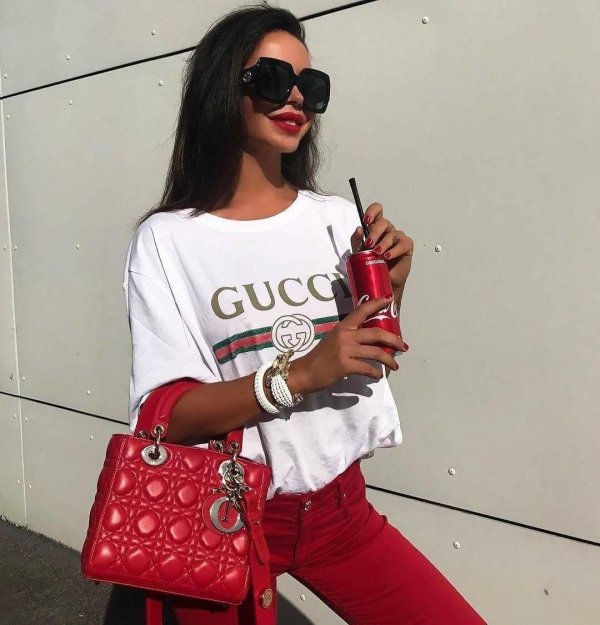 Девушка и одежда одежды