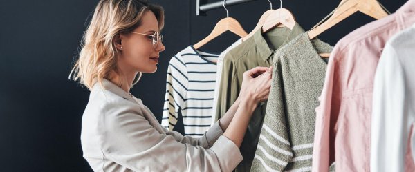 Девушка и одежда одежды