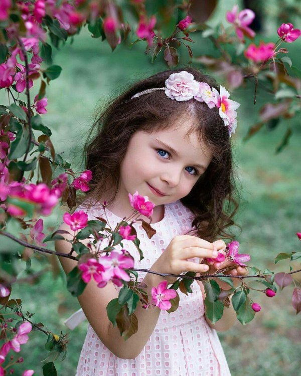 С девушками и детьми