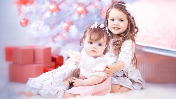 С девушками и детьми