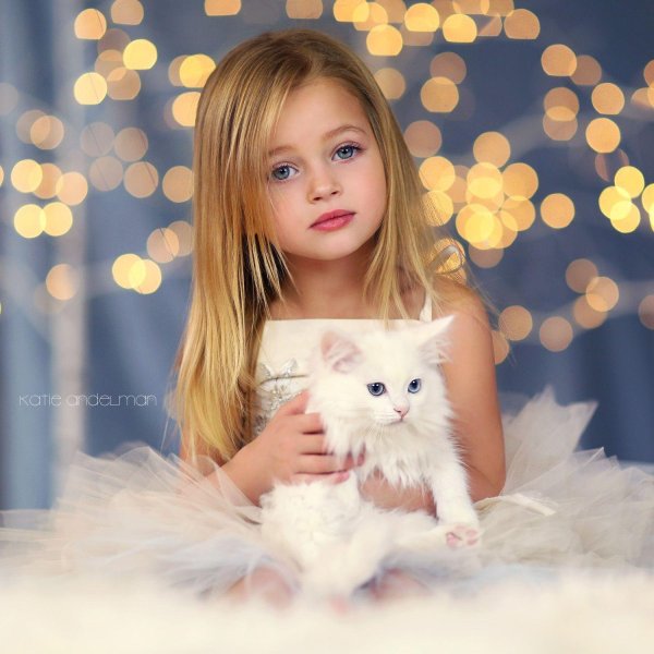 С девушками и детьми