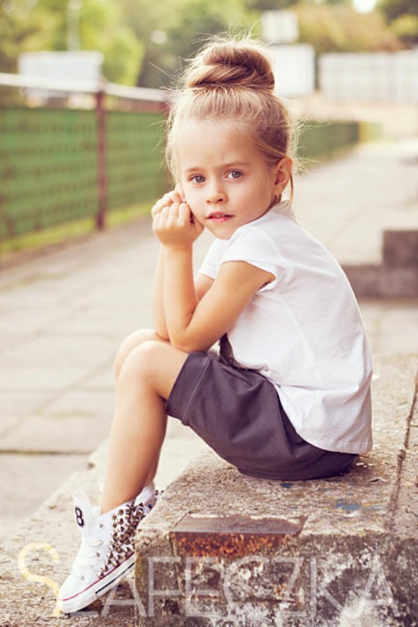 С девушками и детьми