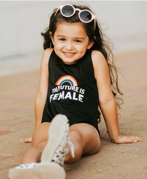 С девушками и детьми